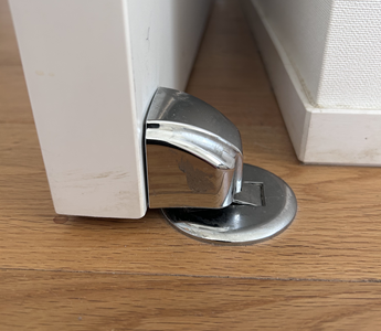 謎のボタン電池。